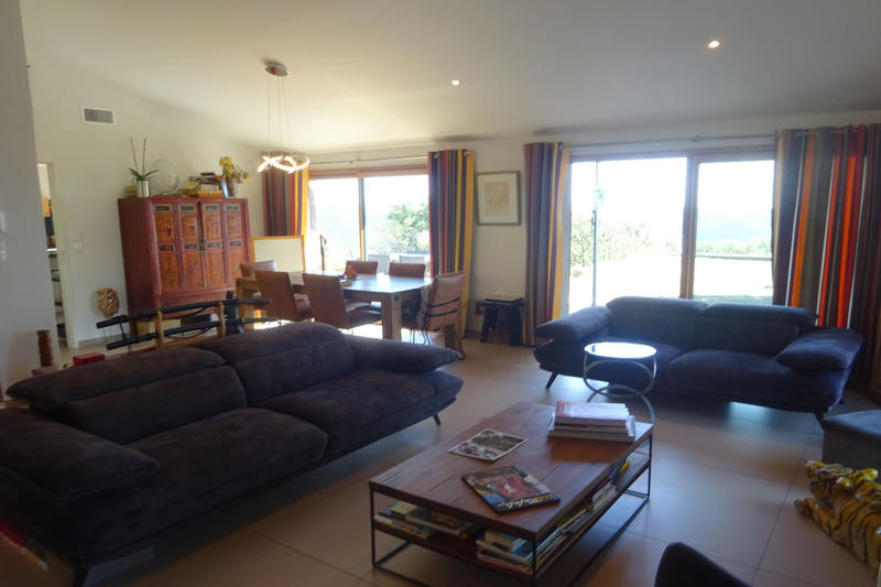 Maison - 235 m² - 7 pièces