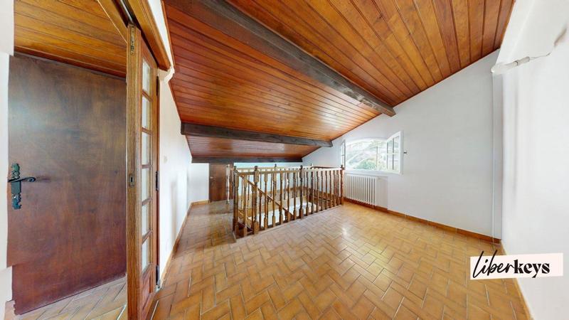 Maison - 280 m² - 12 pièces