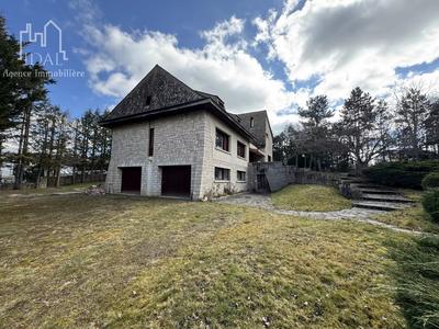 Maison - 272 m² - 11 pièces