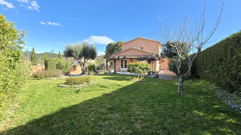 Maison traditionnelle - 107 m² - 4 pièces