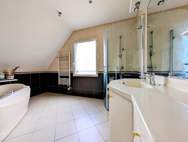 Maison - 165 m² - 6 pièces