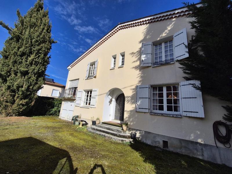Maison bourgeoise - 275 m² - 10 pièces