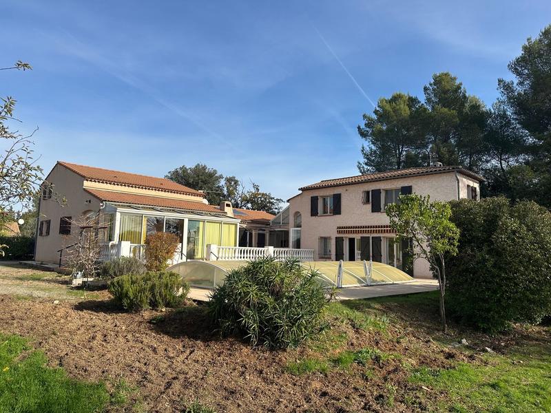 Villa - 182 m² - 8 pièces