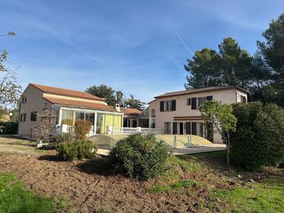 Villa - 182 m² - 8 pièces