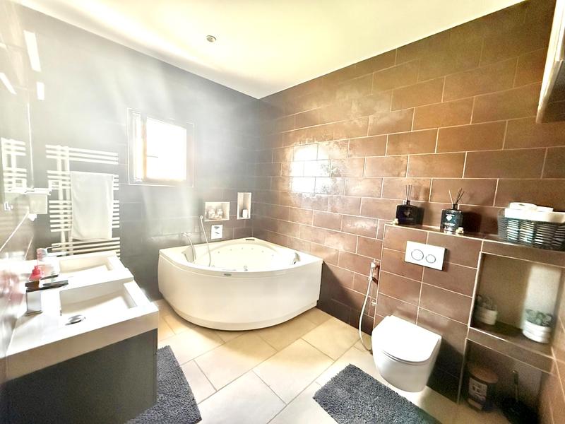 Maison - 193 m² - 7 pièces