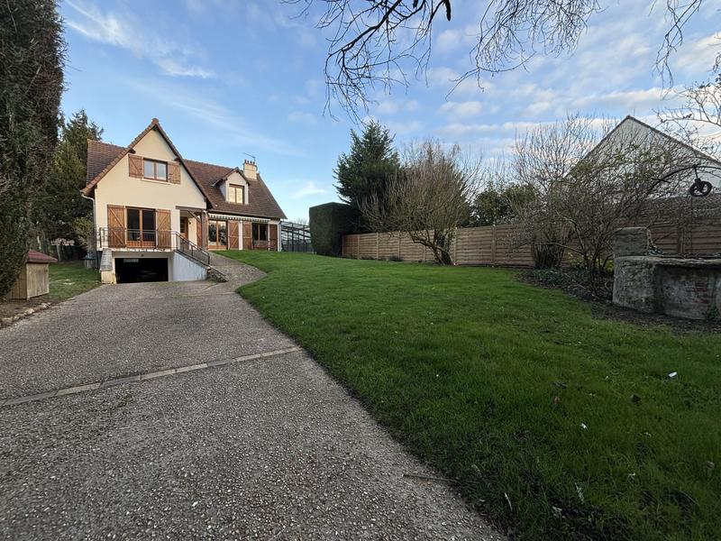 Maison - 180 m² - 8 pièces