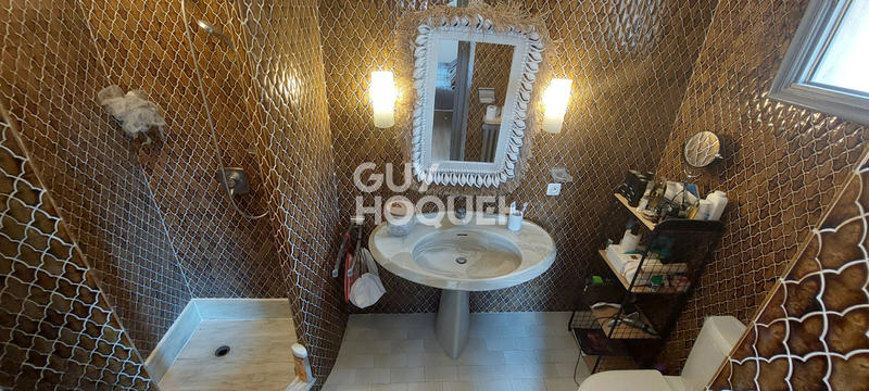 Maison - 252 m² - 9 pièces