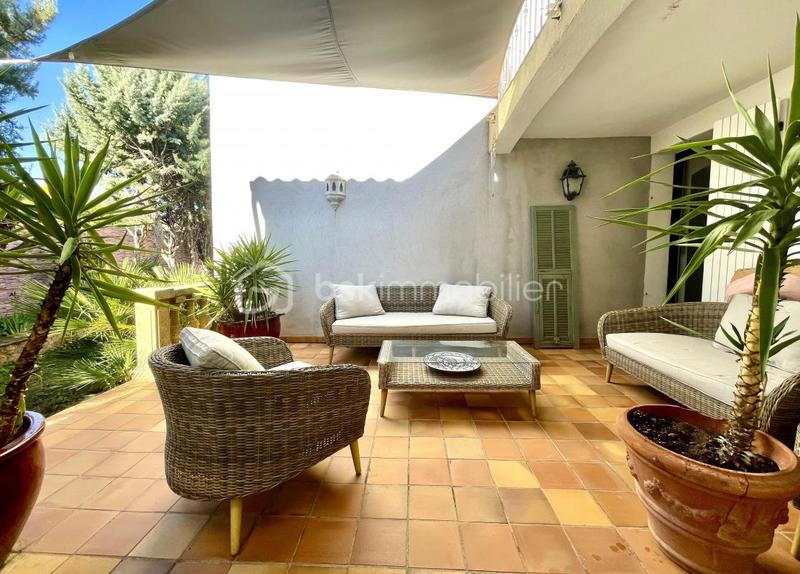 Maison traditionnelle - 212 m² - 8 pièces