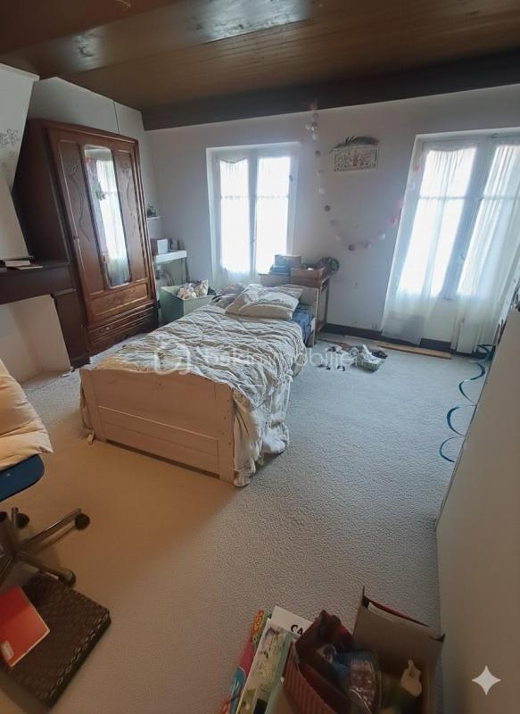 Demeure - 260 m² - 9 pièces