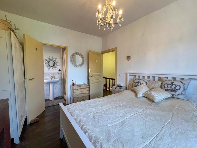 Propriété - 79 m² - 6 pièces