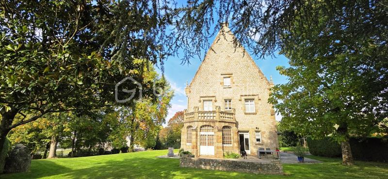 Maison - 353 m² - 12 pièces