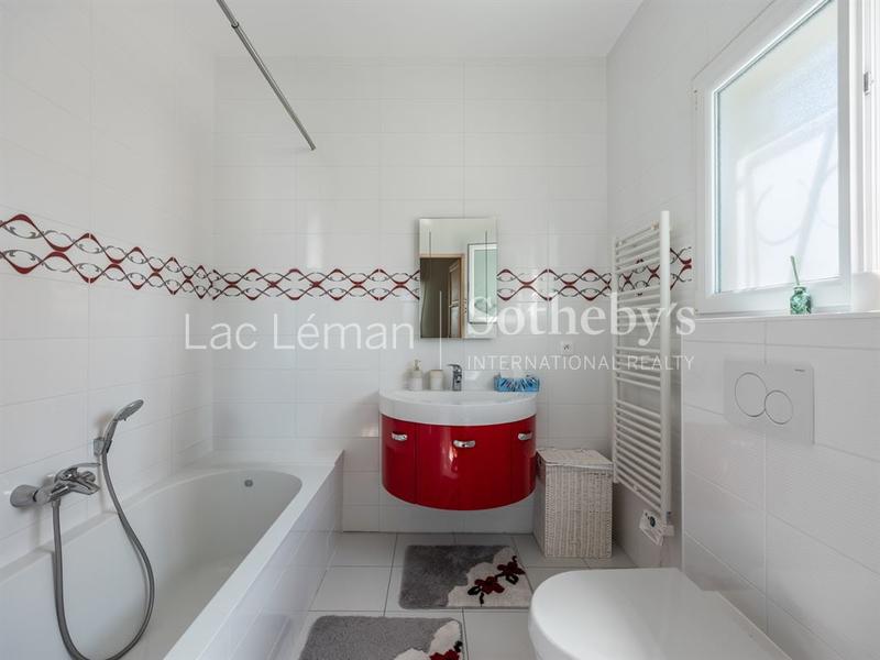 Maison - 312 m² - 9 pièces