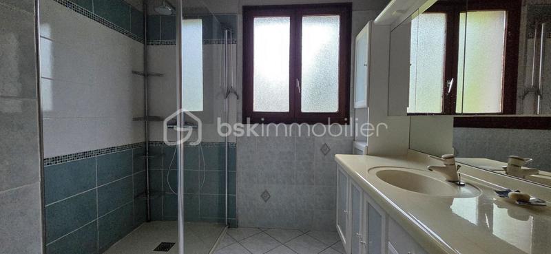 Maison traditionnelle - 198 m² - 8 pièces