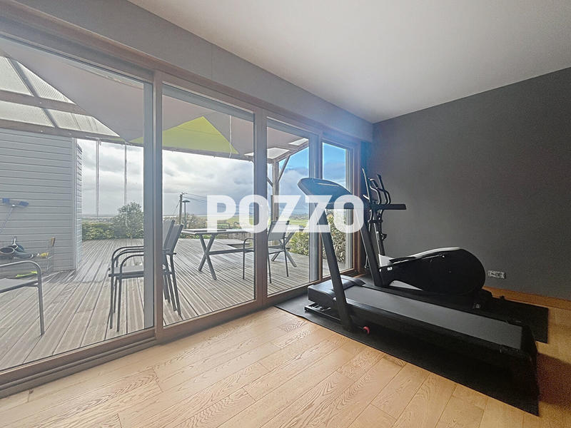 Maison - 202 m² - 7 pièces