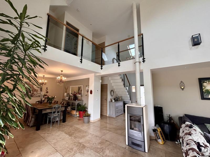 Pavillon - 181 m² - 7 pièces