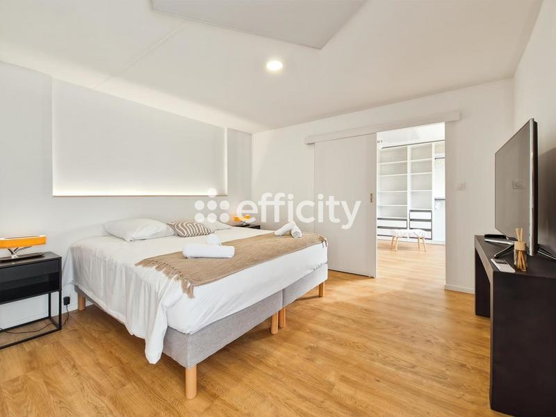 Villa - 208 m² - 9 pièces