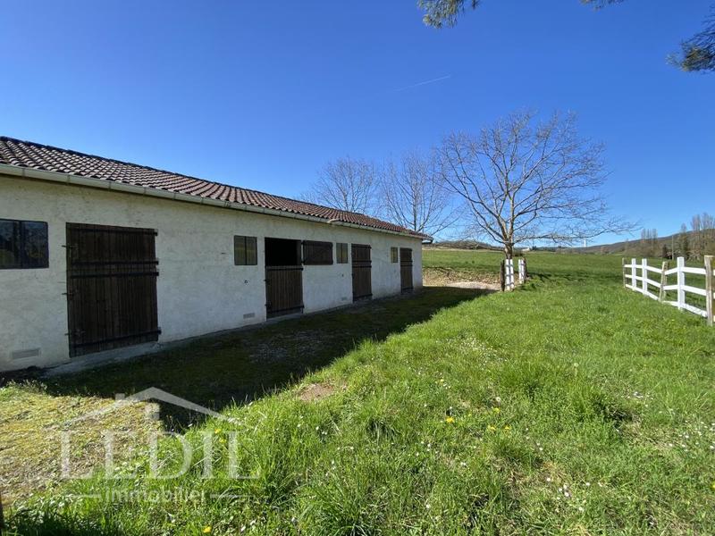 Propriété - 280 m² - 6 pièces