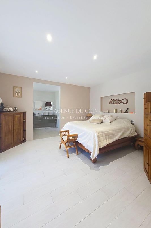 Villa - 300 m² - 7 pièces