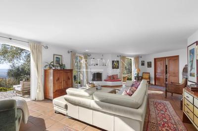 Maison - 240 m² - 6 pièces