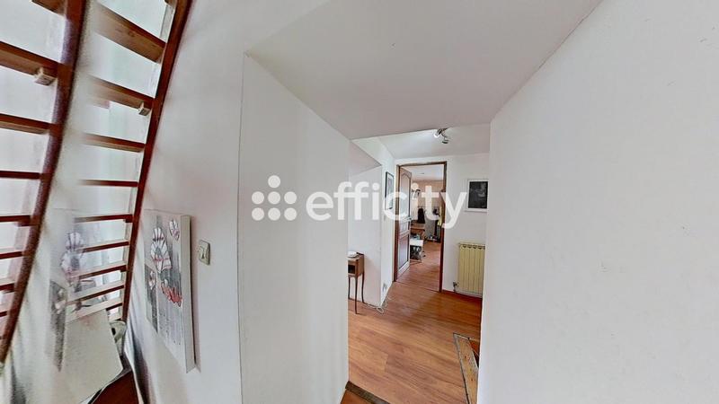 Maison - 245 m² - 10 pièces