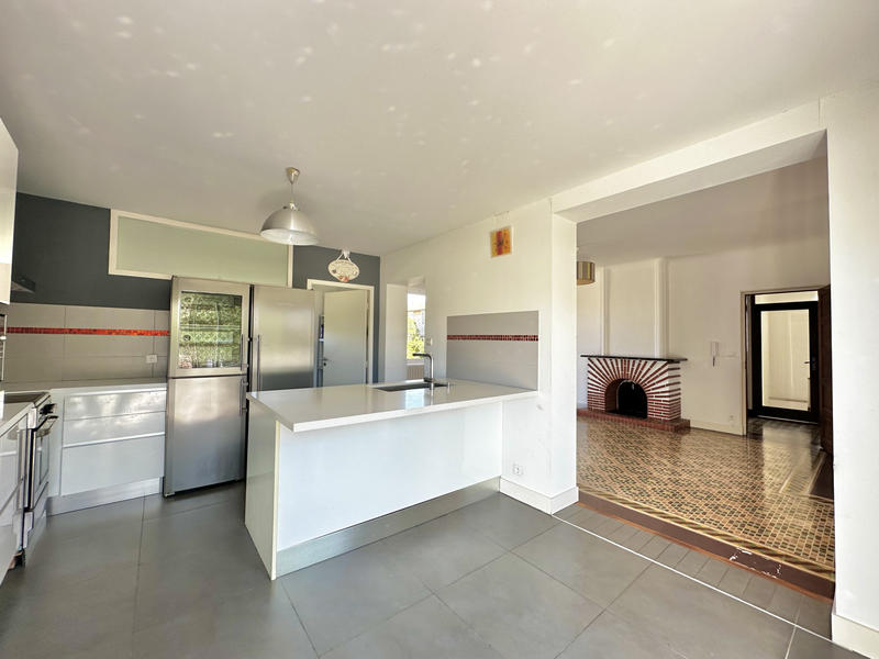 Maison - 208 m² - 9 pièces