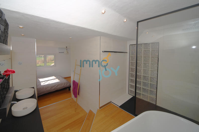 Maison - 215 m² - 8 pièces