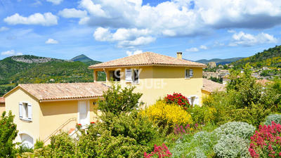 Maison - 245 m² - 7 pièces