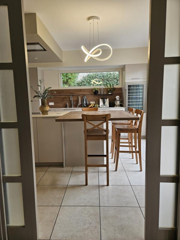 Propriété - 245 m² - 9 pièces