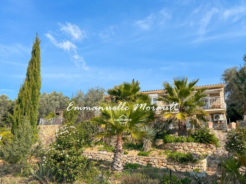 Propriété - 152 m² - 6 pièces