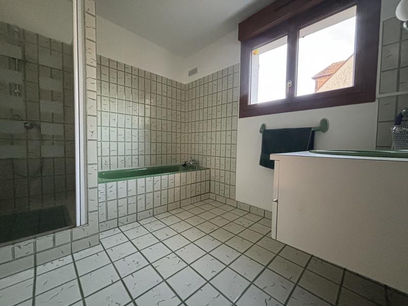 Maison - 180 m² - 8 pièces