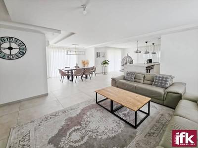 Maison - 165 m² - 6 pièces