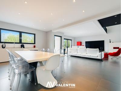 Villa - 284 m² - 8 pièces