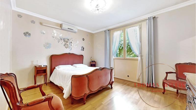 Maison - 177 m² - 8 pièces