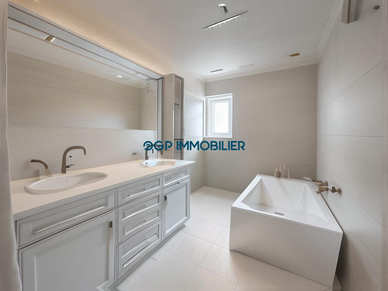 Maison traditionnelle - 165 m² - 6 pièces