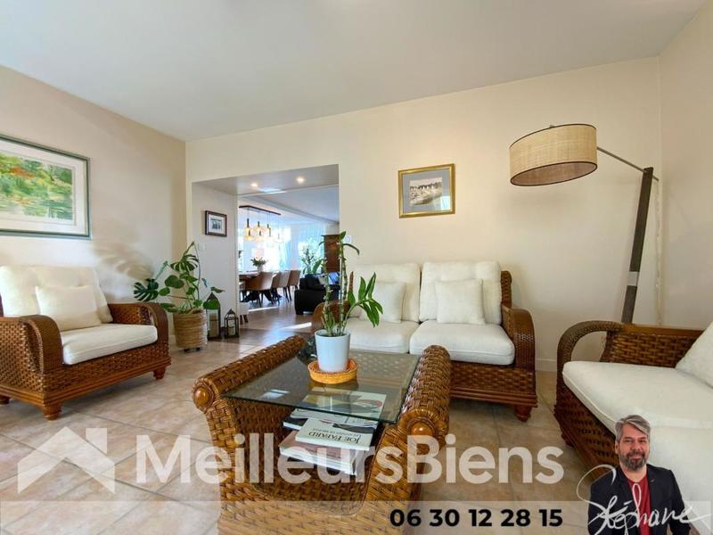 Maison traditionnelle - 227 m² - 10 pièces