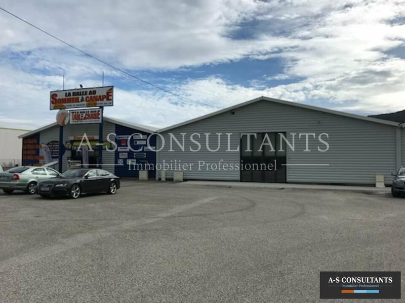 Local commercial - 1 200 m²