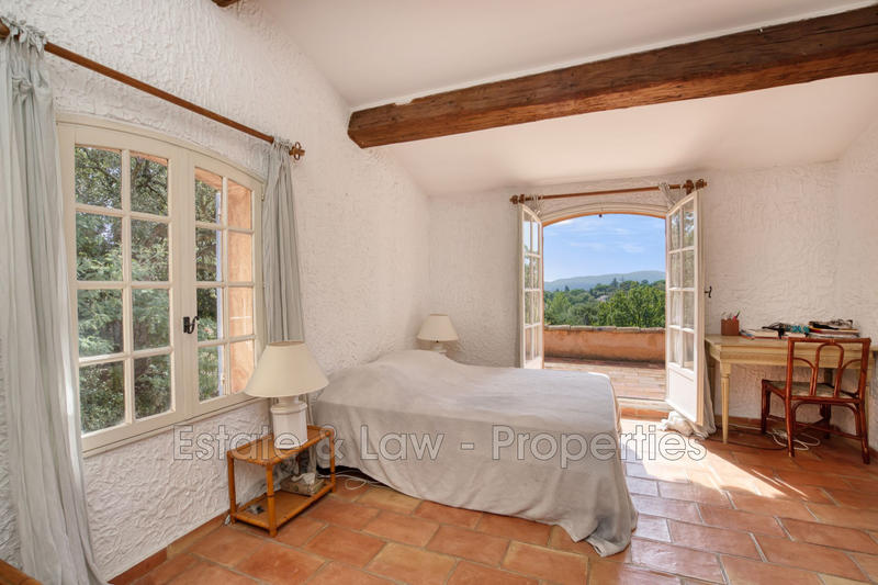 Maison - 220 m² - 7 pièces