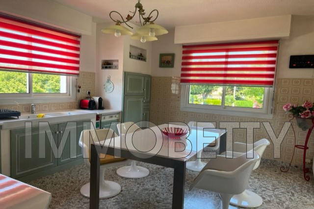 Maison - 180 m² - 6 pièces