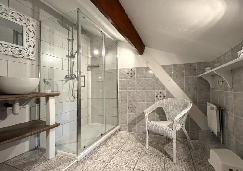 Maison - 218 m² - 11 pièces