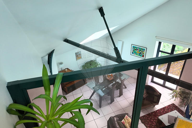 Atelier d'activités - 140 m² - 6 pièces