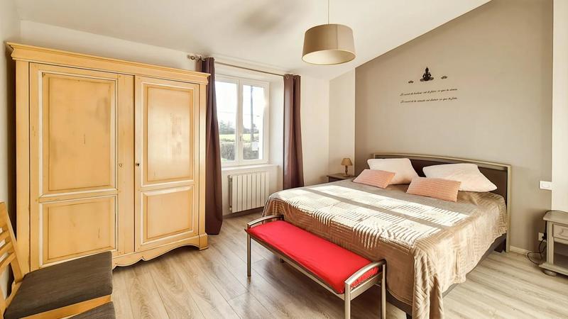 Propriété - 245 m² - 8 pièces