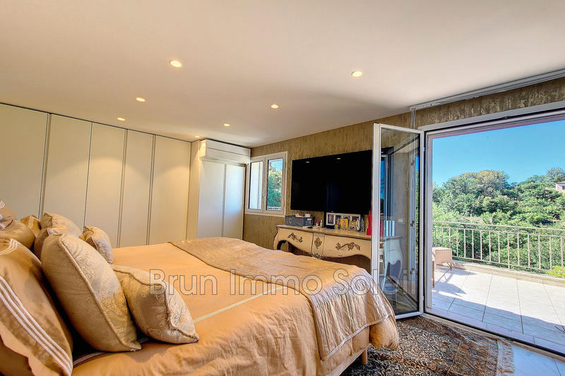 Propriété - 333 m² - 9 pièces