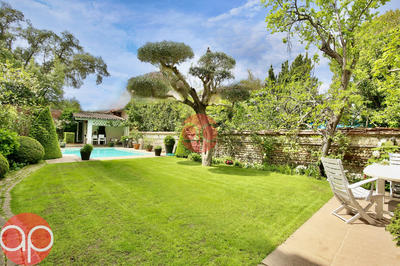 Maison - 264 m² - 10 pièces