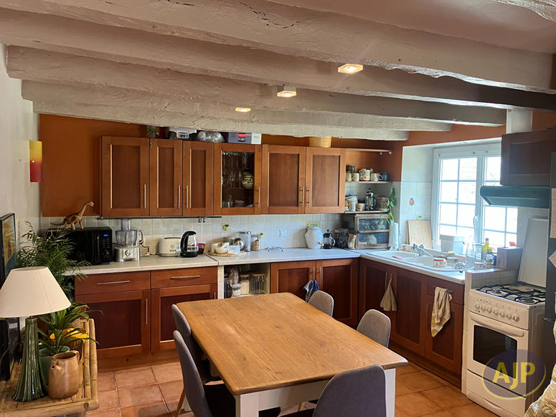 Maison - 180 m² - 8 pièces