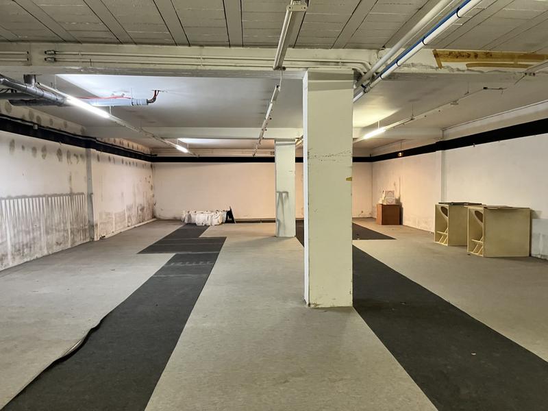 Entrepôt - 943 m²