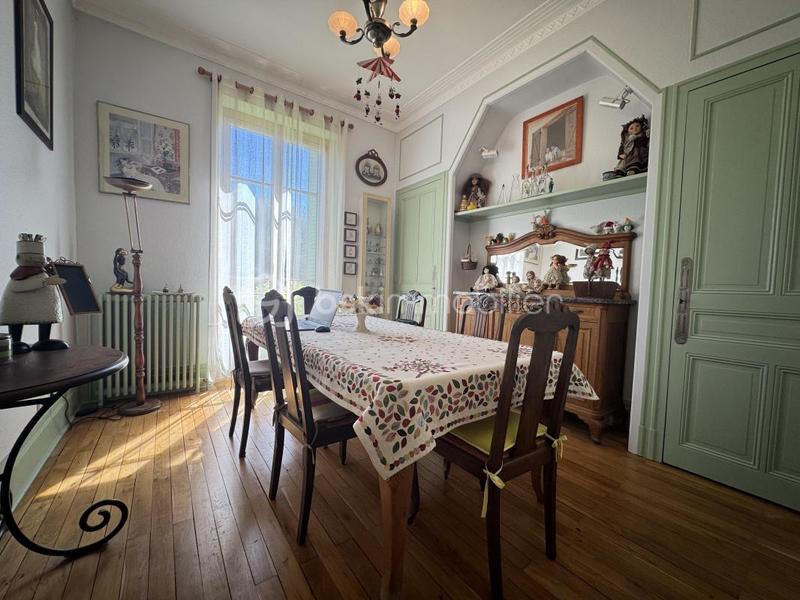 Maison - 225 m² - 12 pièces