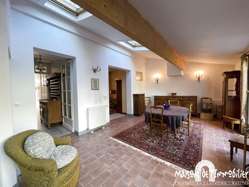 Maison - 222 m² - 11 pièces