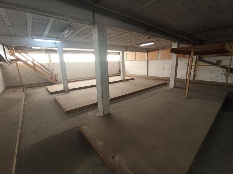 Local commercial - 597 m²