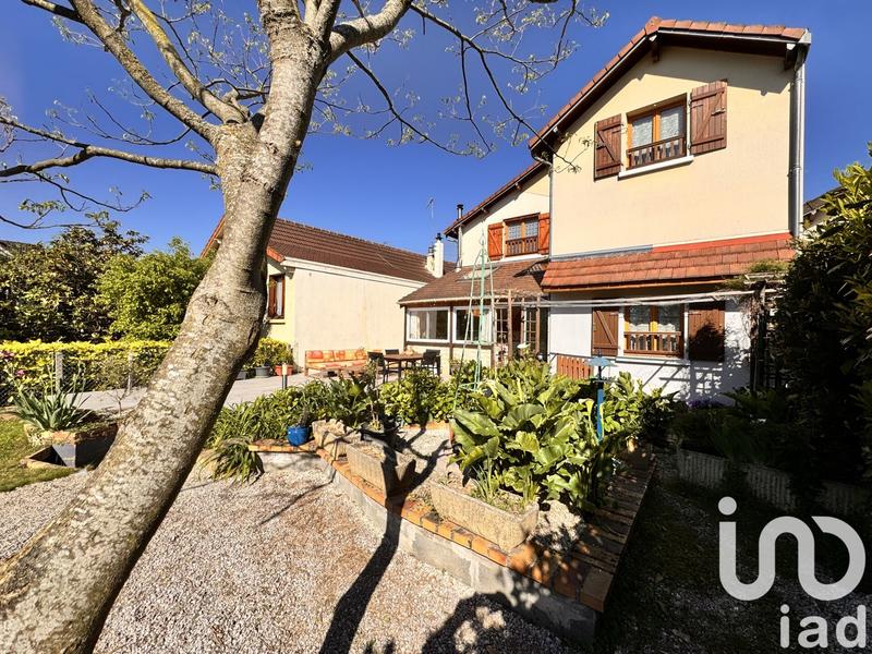 Maison - 121 m² - 5 pièces