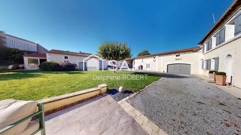 Maison - 275 m² - 8 pièces